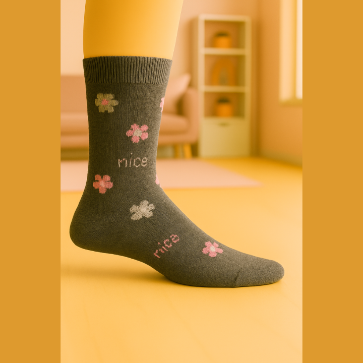 Chaussettes femme SENNA coton – motif fleurs Nice – visuel lifestyle – VPC Mania grossiste